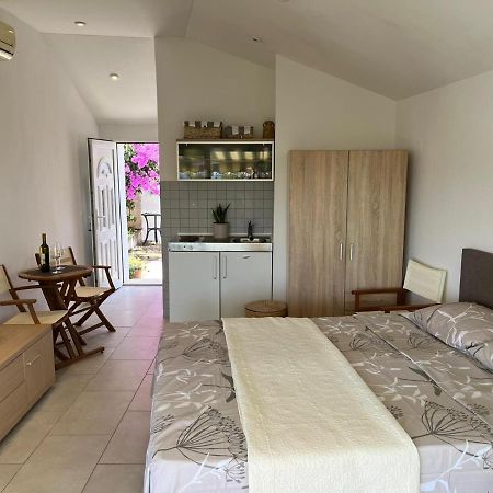 Studio Apartment Sol Mlini Buitenkant foto